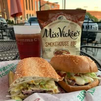 Momma Goldberg’s Deli