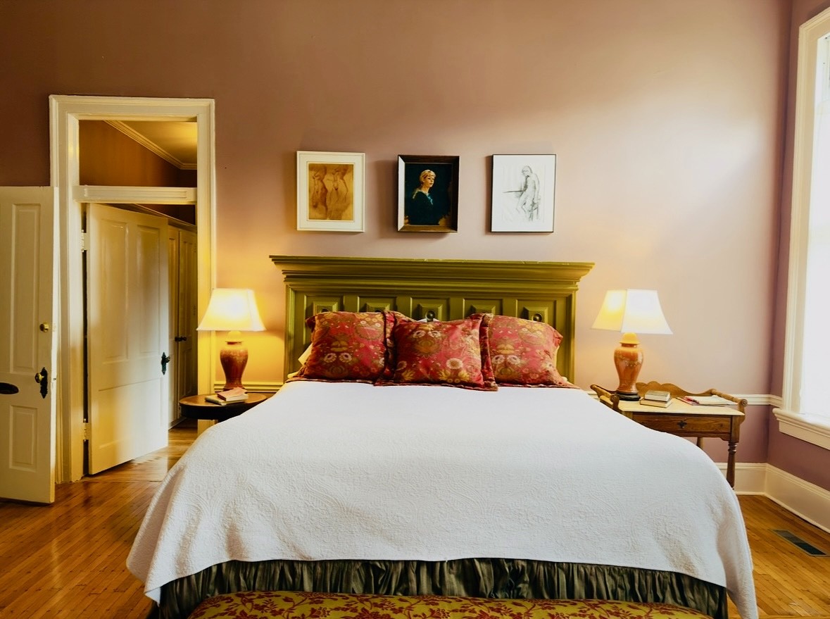 Rothschild Pound House Inn