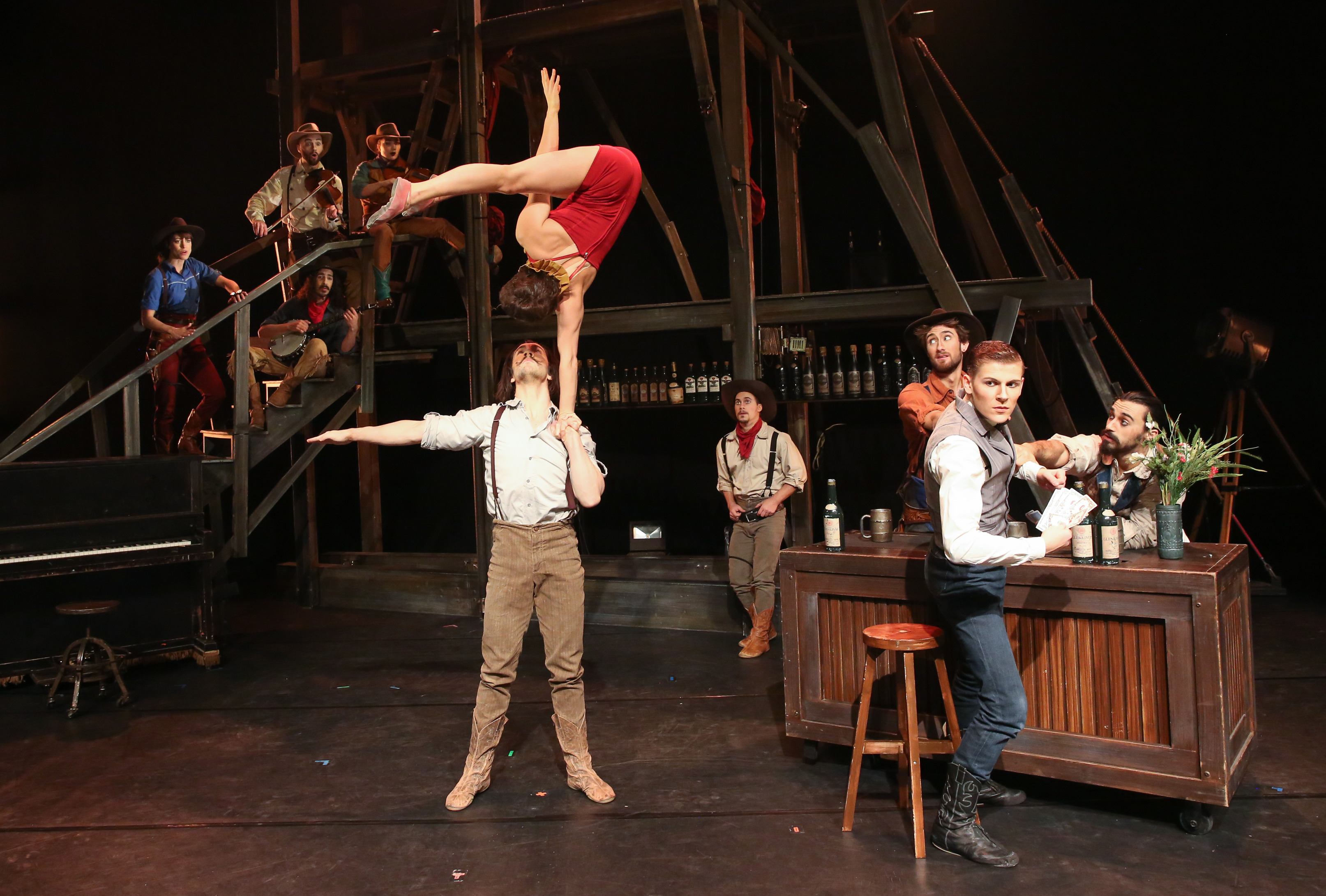 Cirque Eloize: Saloon