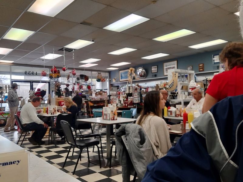 Featured Image:  DECORHINT: 11 Restaurants Where Lunch Specials Steal the Show